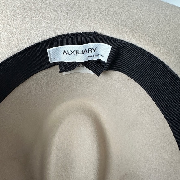 Aritzia Wide-Brim Hat Size M/L - Picture 4 of 4